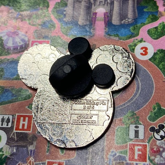 Disney Apple Mickey Fruit Pin - Picture 3 of 4